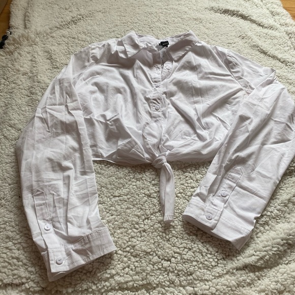 NWT Windsor White Cropped Button-up Blouse - Picture 2 of 4